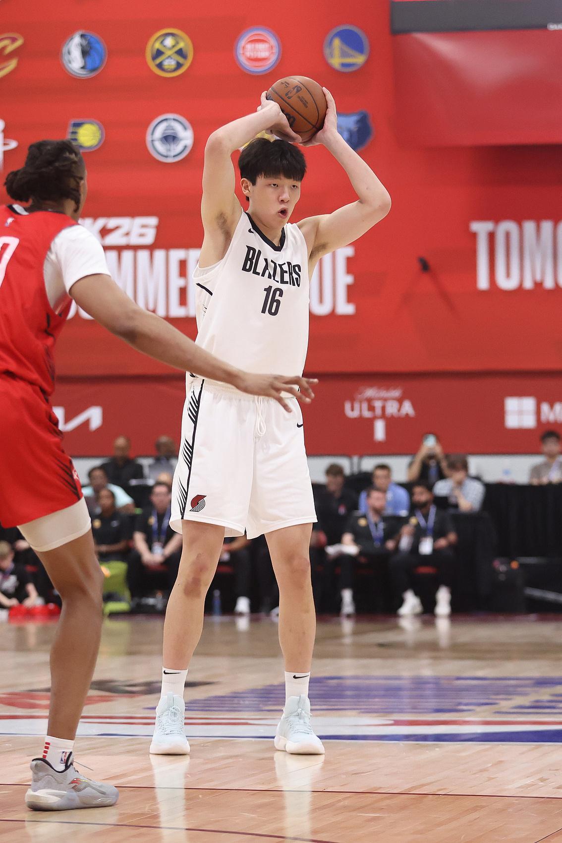 队记:杨瀚森夏联失误多是由于队友未能领会妙传 常规赛会好很多